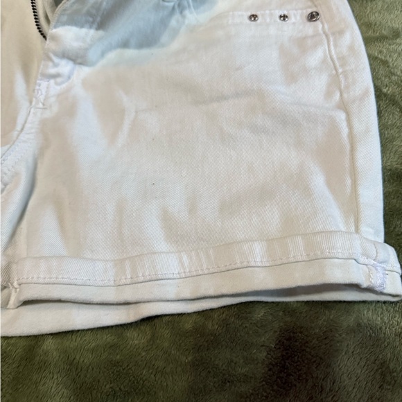 Women's White Earl Jeans Denim Shorts W/ detailed pockets. Cowgirl, stagecoach - Picture 5 of 11